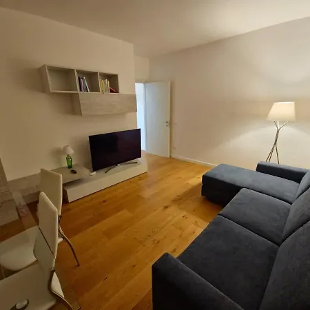 Lm House - Center