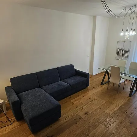 Lm House - Center