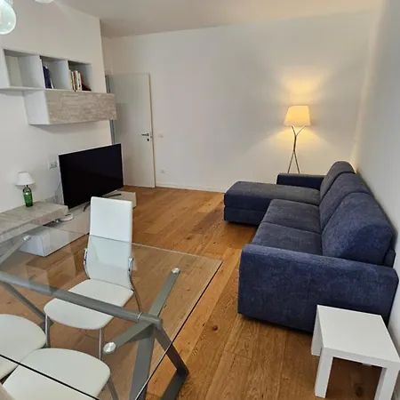 Lm House - Center *